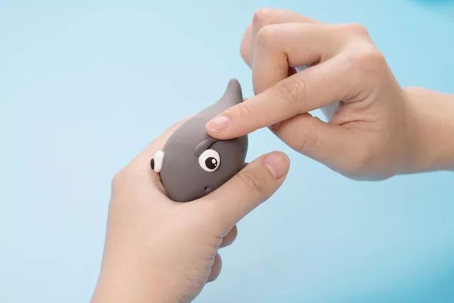 鲨鱼夹盘发教程,鲨鱼步教程新手入门