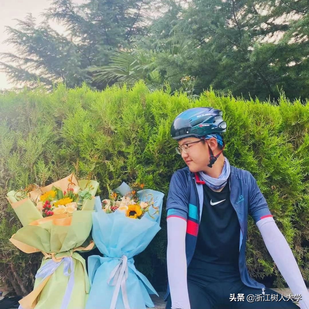 千里单骑追红旅,救灾我先行,我校生环学院这个男生有点酷