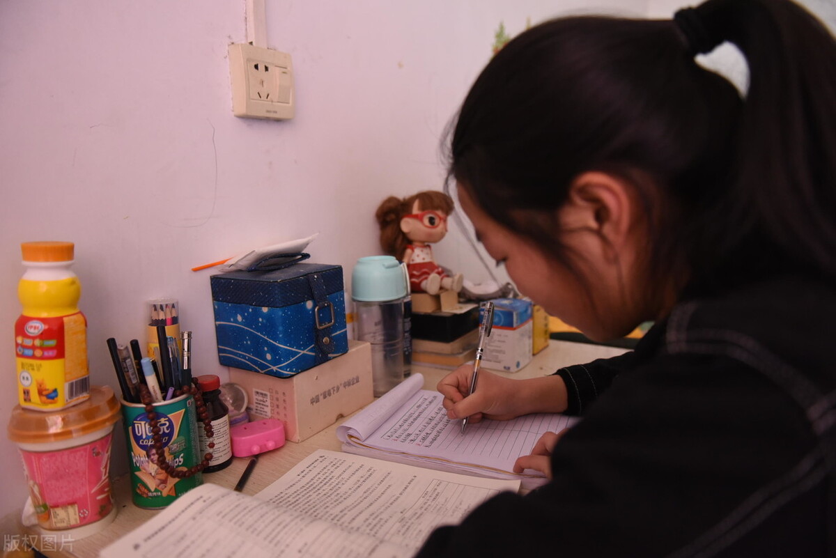 作为老师如何对待成绩差的学生,孩子成绩差怎么和老师沟通的句子