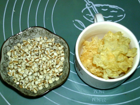 发根枯黄掉发吃啥,脱发注意吃什么食物好