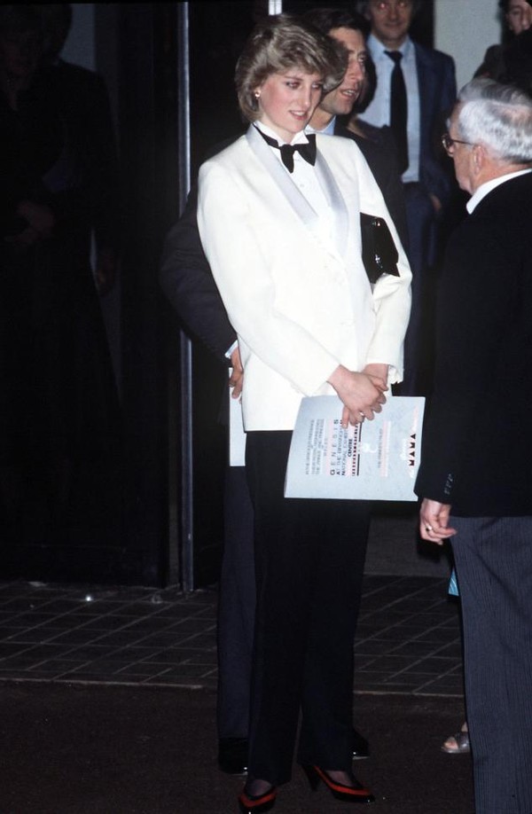 西装风衣时尚大气上档次,白西服穿搭高级春季