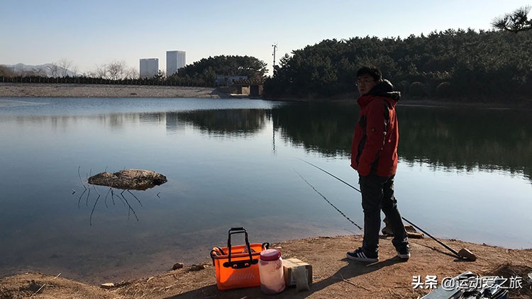野钓鲫鱼抬竿时机技巧和收竿手法,冬钓鲫鱼海竿抛竿怎么甩竿