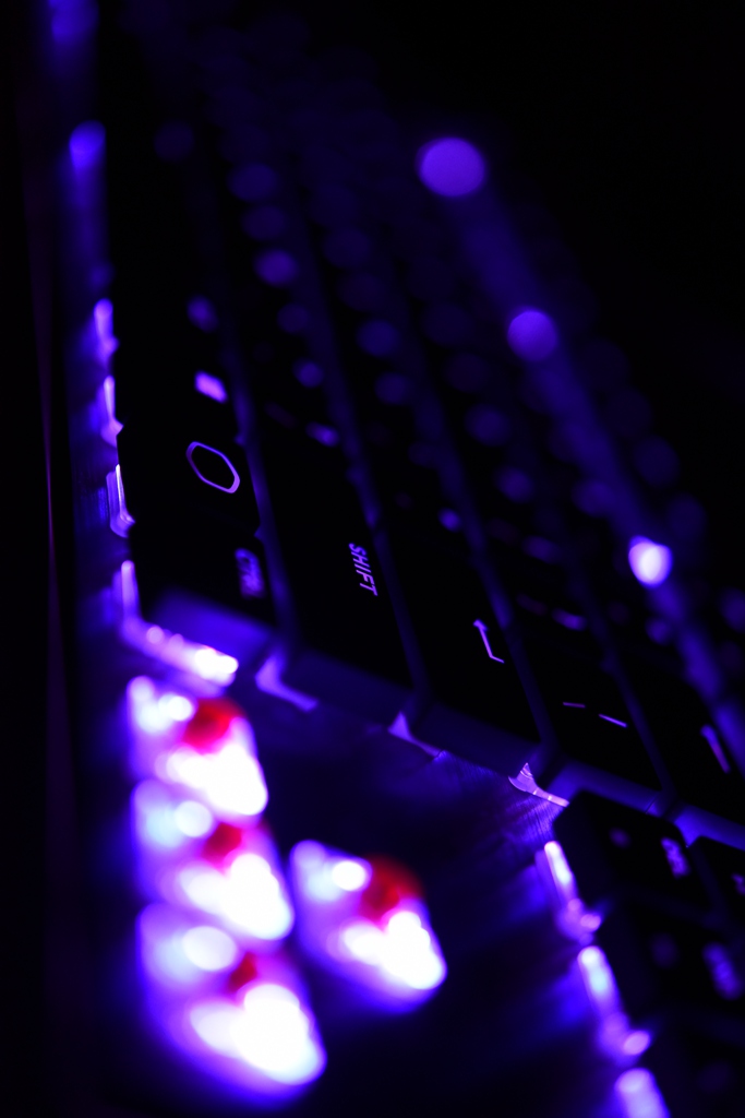 酷冷键盘sk630换键帽,酷冷至尊SK630机械键盘灯光演示