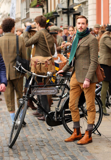 粗花呢西装搭配酒红色西裤,新中式复古风西装穿搭