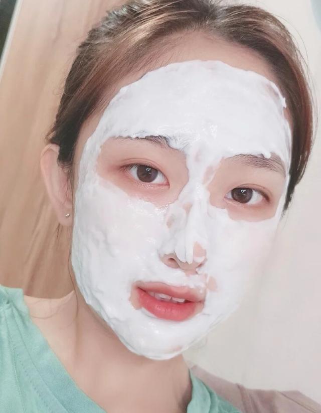 眼睛鳞状上皮增生伴过度角化,眼睛下面的小颗粒是毛周角化吗