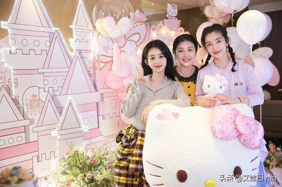 李冰冰环球影城被偶遇，穿背心变胖背厚手臂粗，这打扮一看就强势