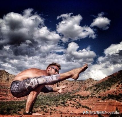 男人练瑜伽认真起来,瑜伽男性的魅力