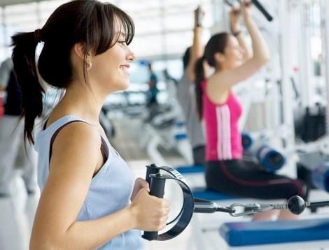 如何判断女生的胸部有没有下垂,女生胸部下垂怎么改善