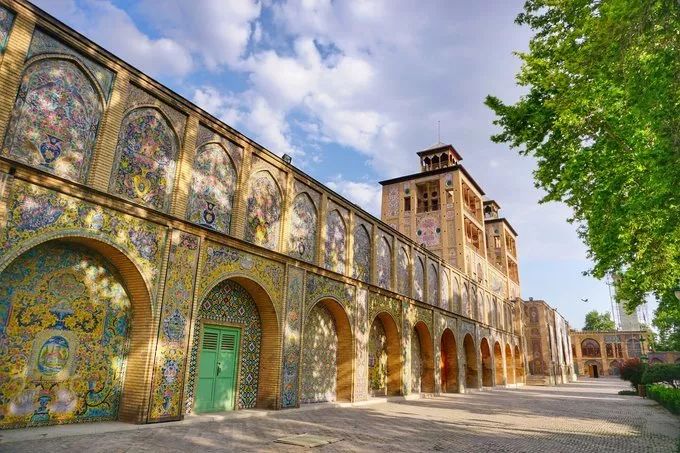 说出三个对中国免签的国家,唯一一个只对中国免签的国家