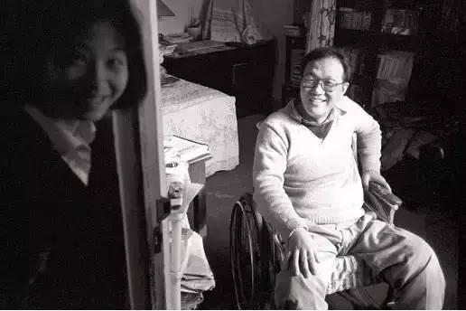 史铁生世界以痛吻我文案,世界以痛吻我史铁生