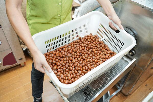Foodie君亲测,专注19年现炒栗子的粒上皇,名不虚传!
