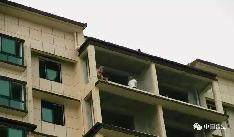 【法治热点早知道】女大学生酒店赴约前男友，3个好友陪同仍被刺身亡