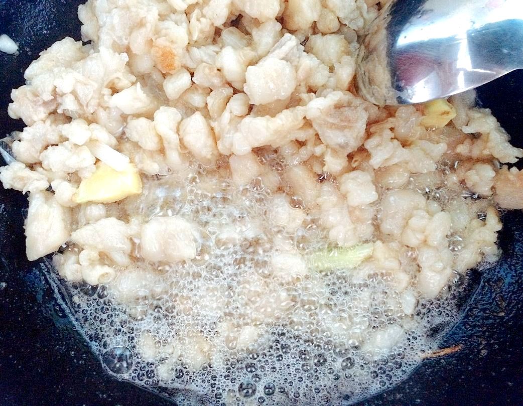 猪油怎么熬的有荤腥味,熬好的猪油加什么调料