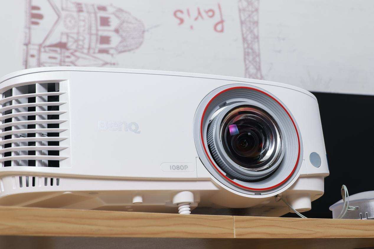 明基适合白天的投影仪选哪款,千万别买300的投影机