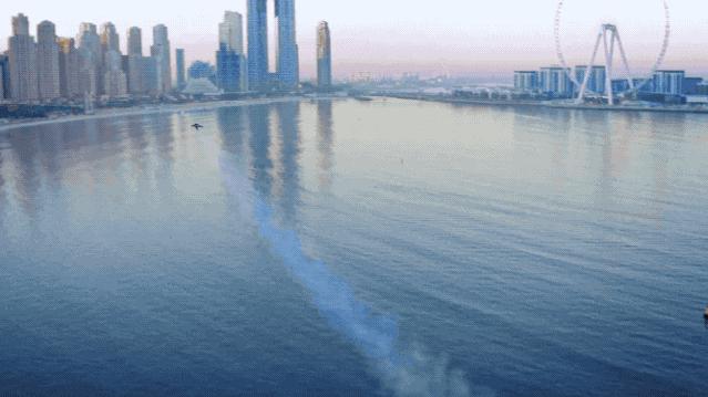 迪拜小飞机,迪拜黄色小飞机