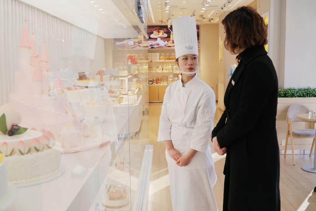 新手小白学做西点要去培训机构吗,想学西点该去什么店里学