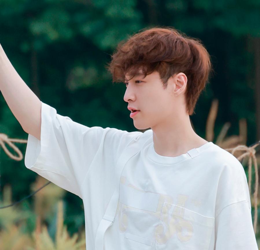 水肿张艺兴,张艺兴起床水肿