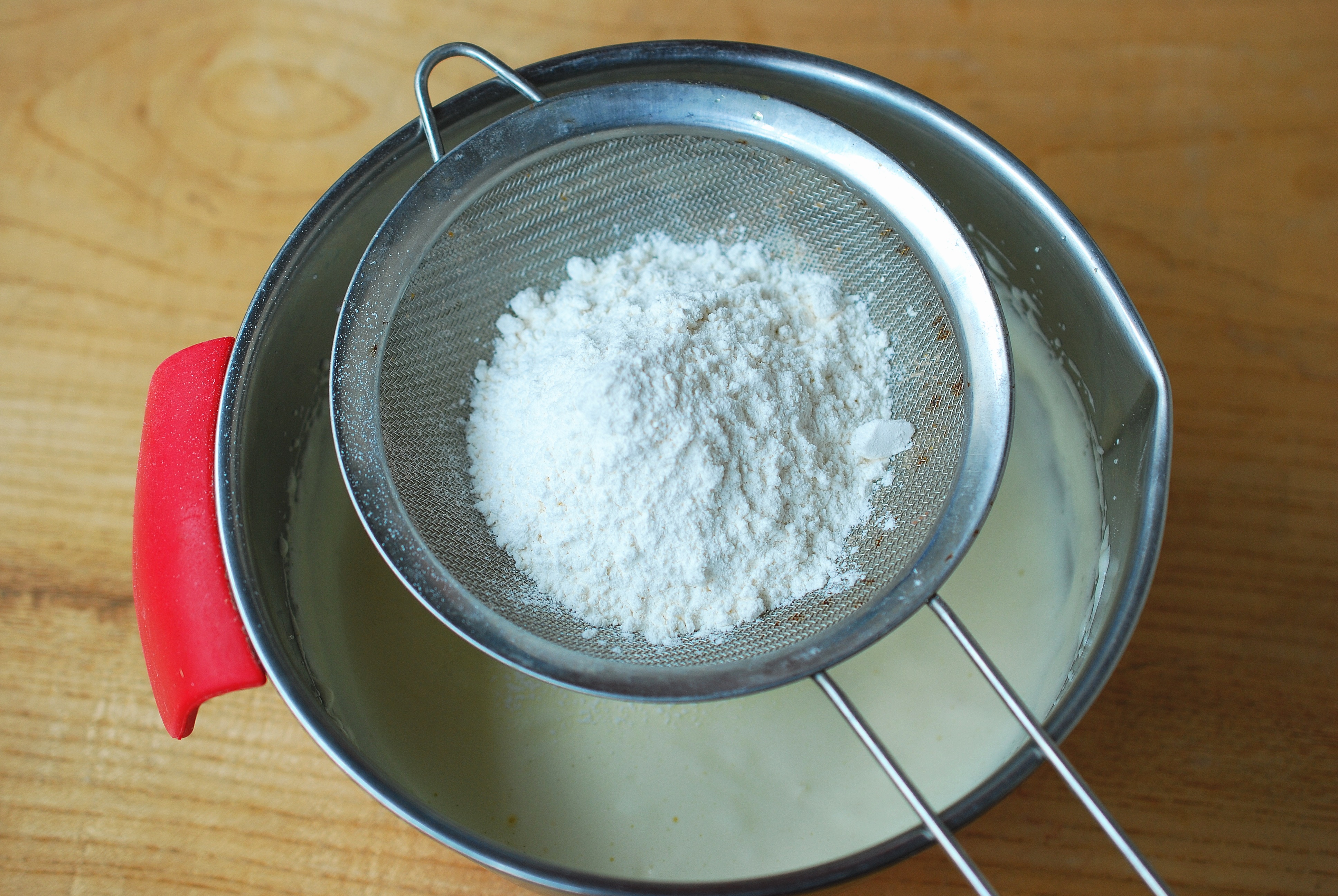 0糖0油0面粉的低卡蛋糕自制,用不粘锅做蛋糕最简单