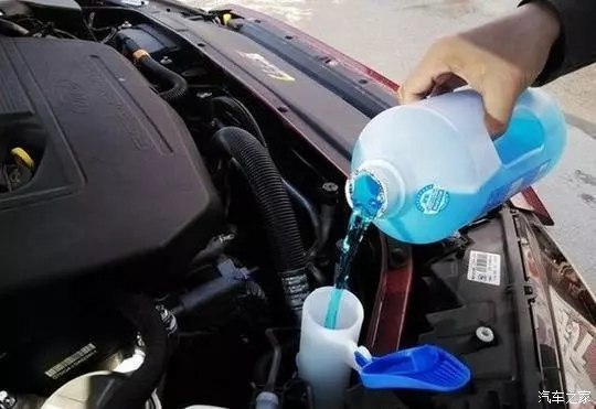 汽车玻璃水可以加洗洁剂吗,自来水加洗洁精代替玻璃水