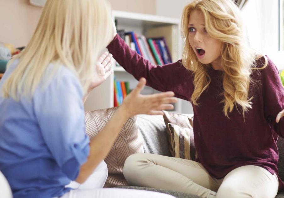 孩子脾气倔强家长应该怎么做,孩子脾气很倔怎么开导他