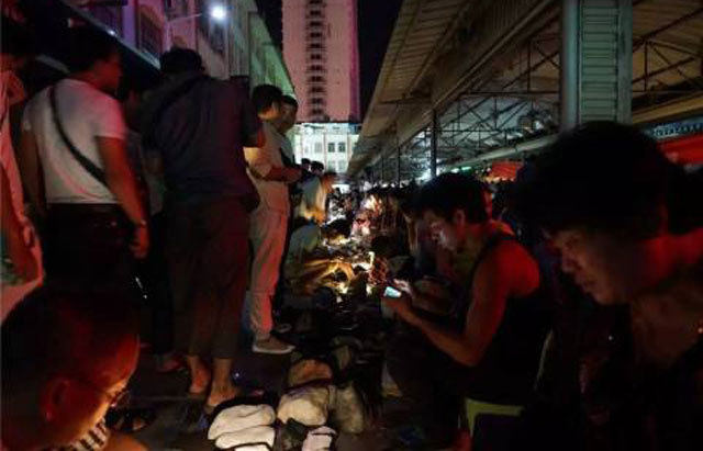 瑞丽翡翠市场赌石切石头多少钱,瑞丽翡翠赌石