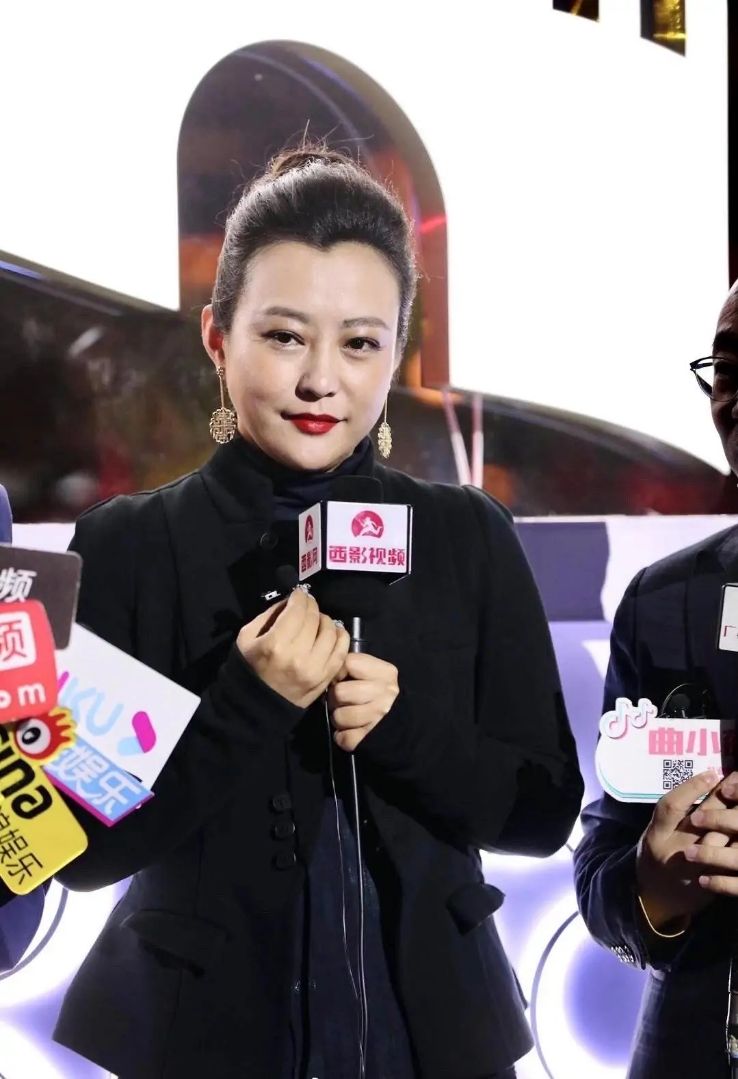 郝蕾穿出了微胖美精髓,郝蕾衣品