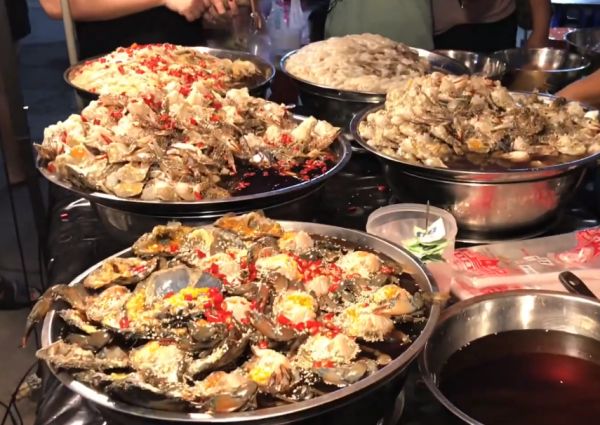 90后姐俩摆摊,90后两姐妹摆摊日记