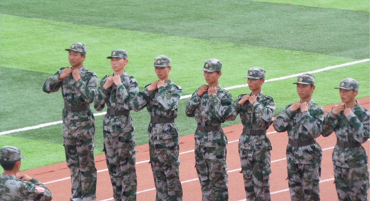 一般小升初是什么时候军训,小升初一开学就要军训