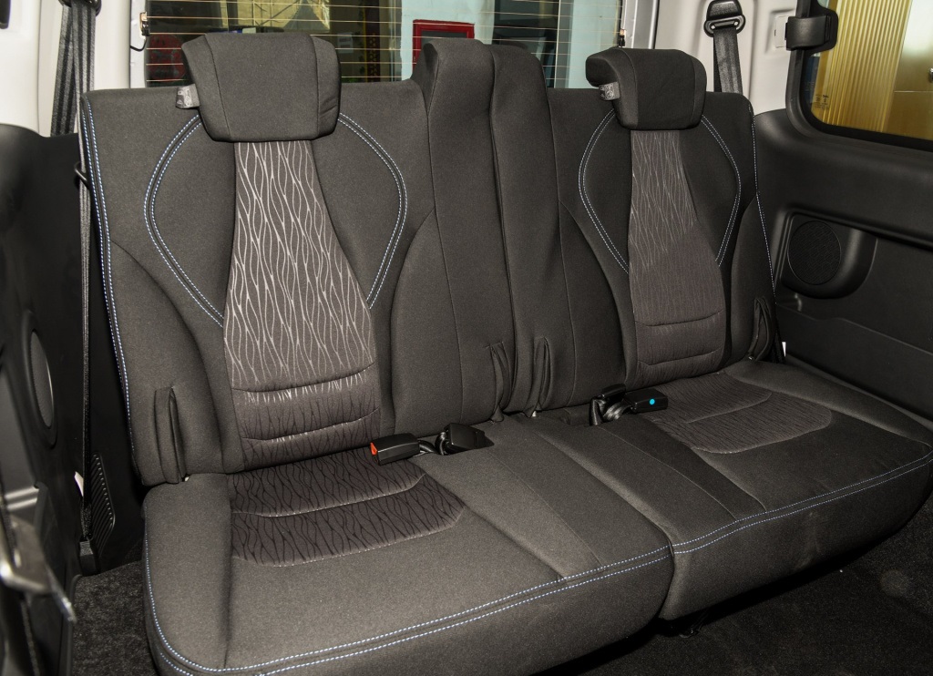 江淮瑞风m3自动挡落地价五菱宏光,五菱宏光plus和江淮瑞风m3哪个好