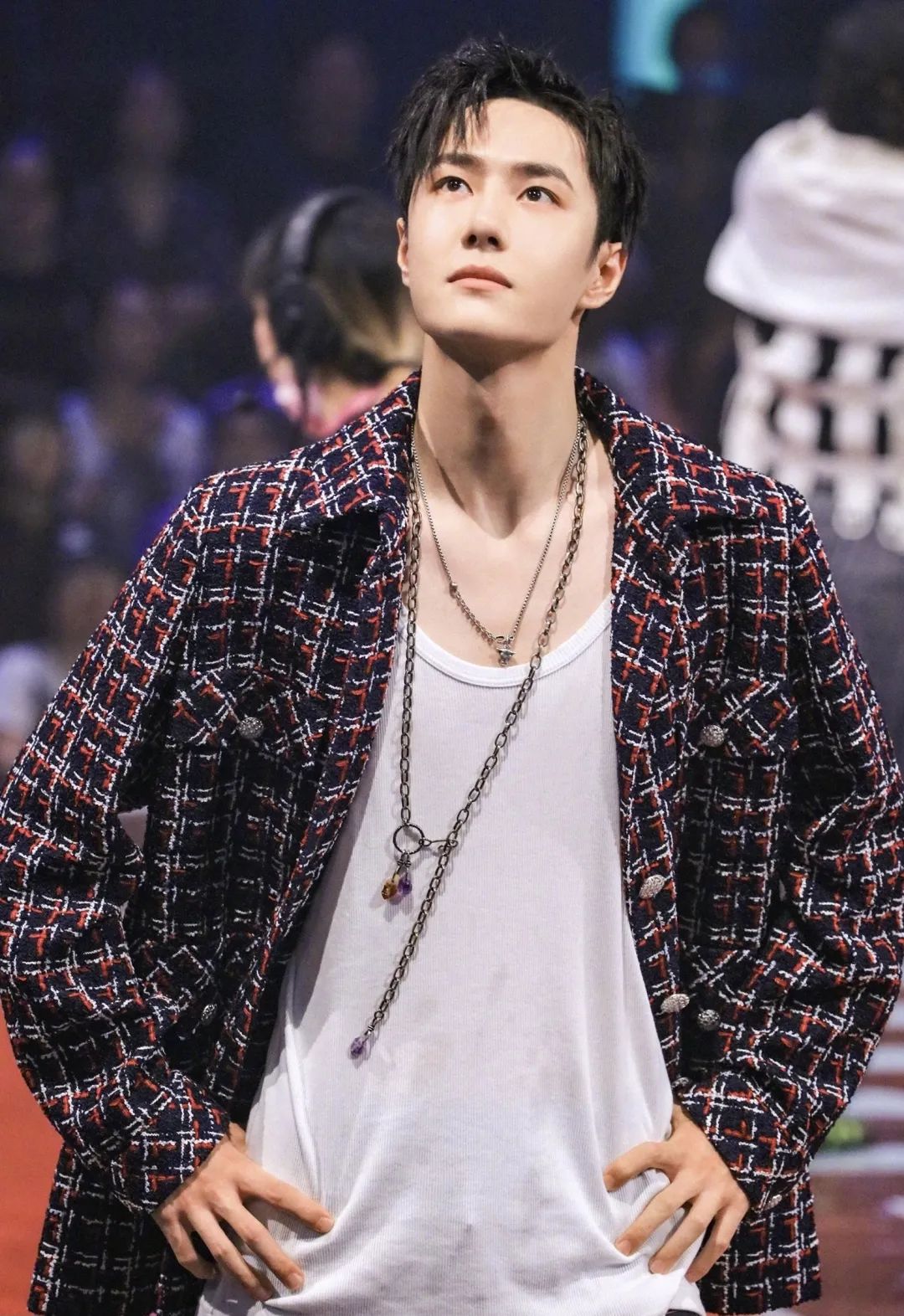 衣品超级好的男明星,王嘉尔穿的蔡徐坤同款衣服