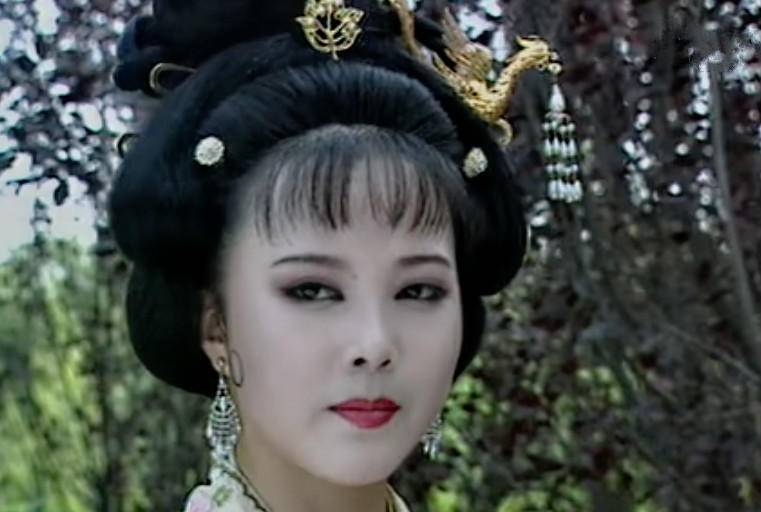 28岁成名的2段婚姻,她出道54年经历两段婚姻