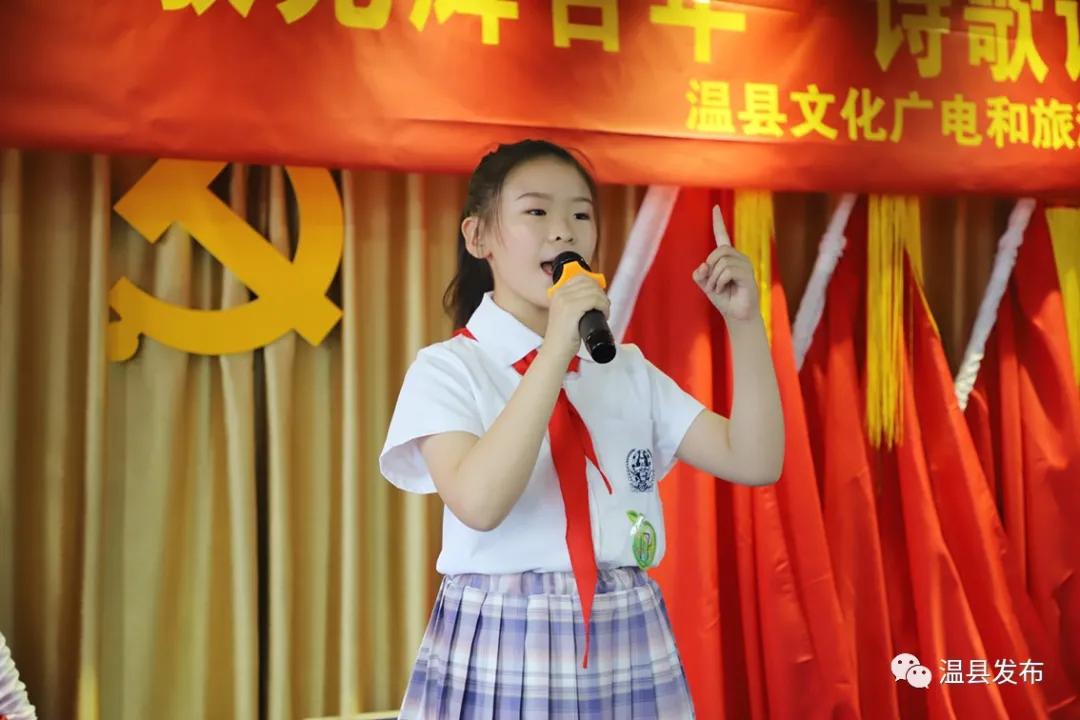 六岁孩子听感人朗诵,孩子朗读被感动