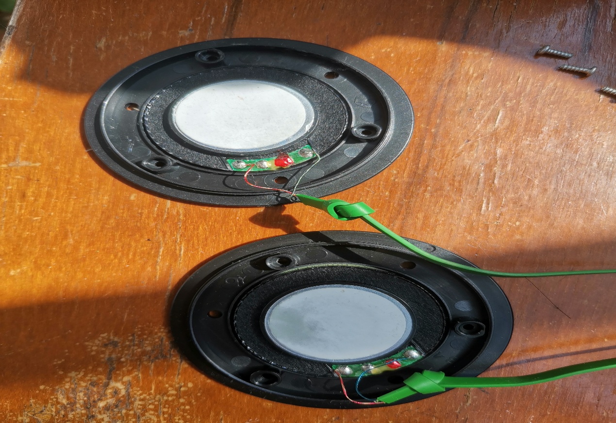 skullcandy耳机如何拆开换电池,skullcandy蓝牙耳机教程