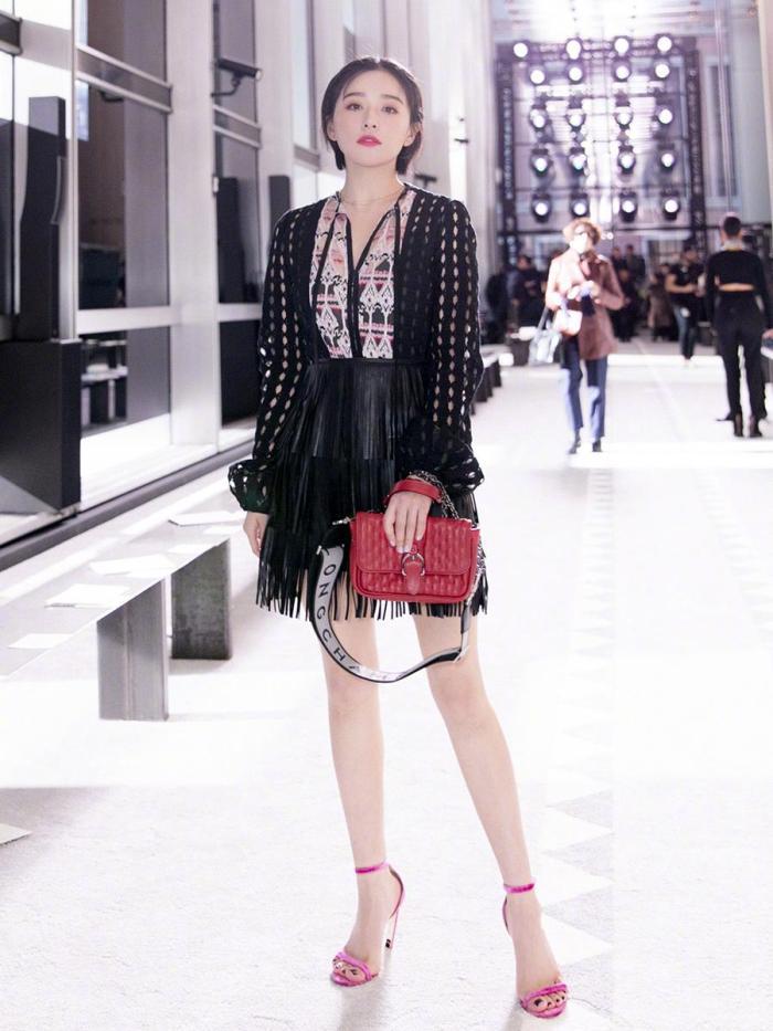 今年超火裙子显瘦,最近超火裙子显瘦穿搭