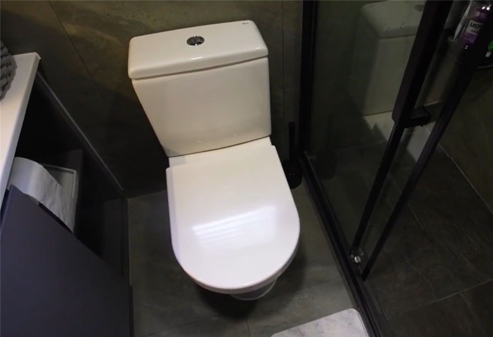 女孩在香港的4平方蜗居生活,香港330平别墅独居