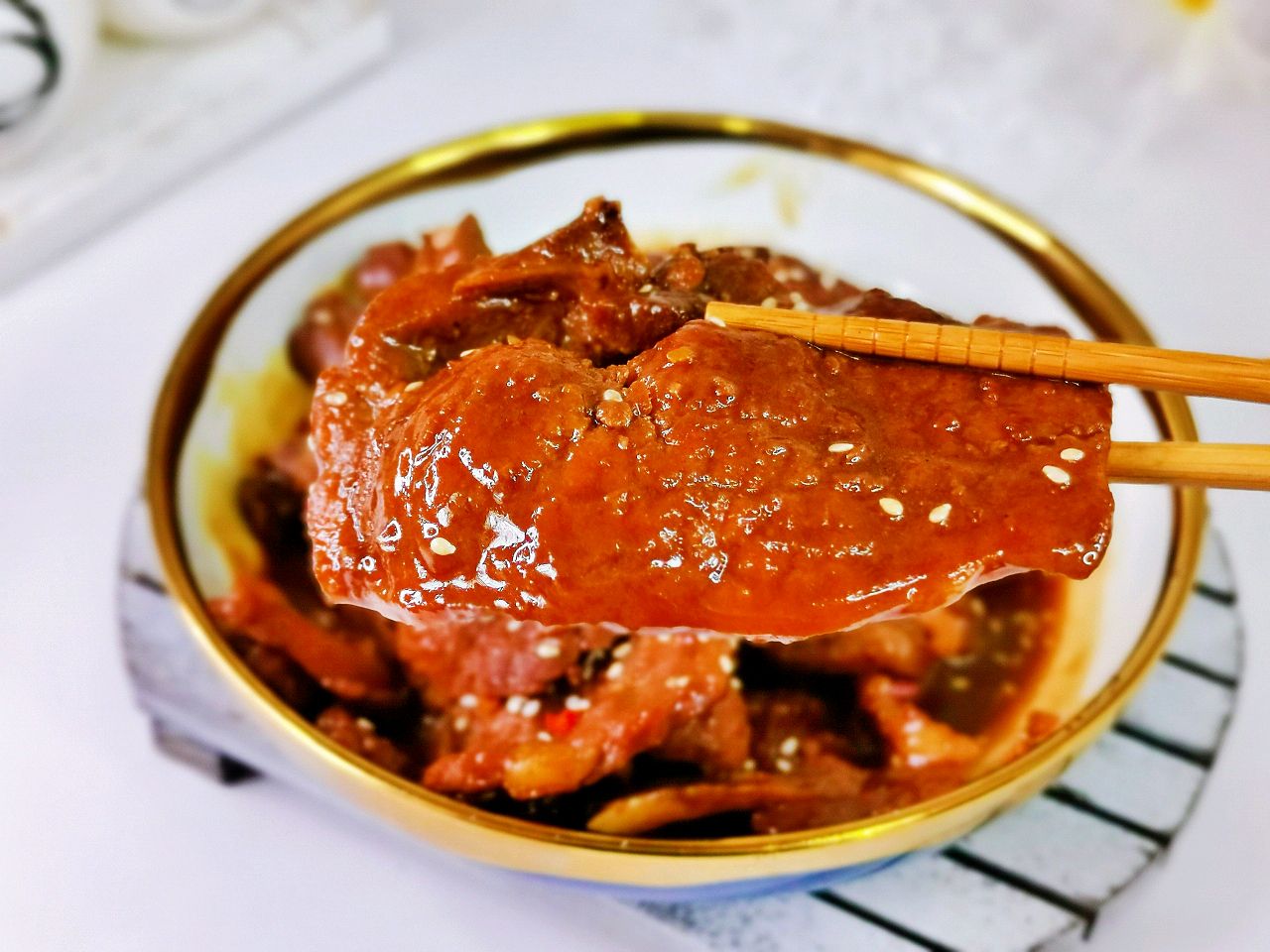 在家做正宗的上海秘制大排，肉香四溢，甜而不腻，好吃到停不下来