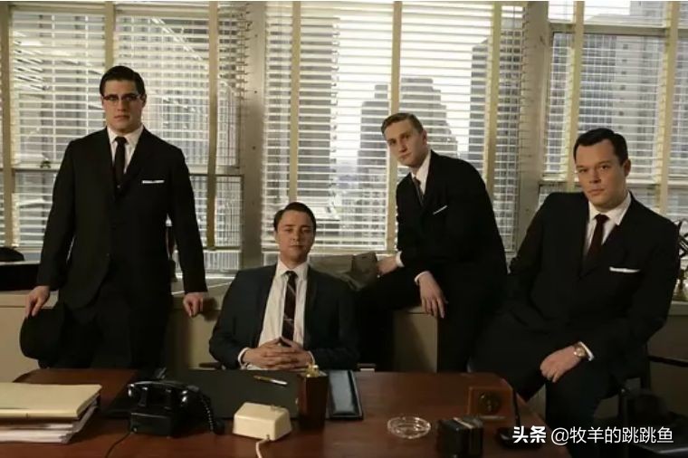 他是战场逃兵、广告业大拿、18个女人的情人、市长夫人的前夫