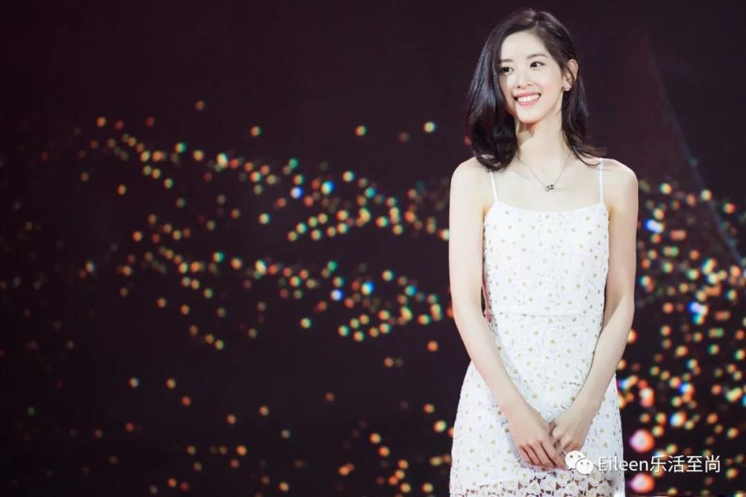 合影被裁？奶茶妹妹的千亿名媛晋级路还有多长？