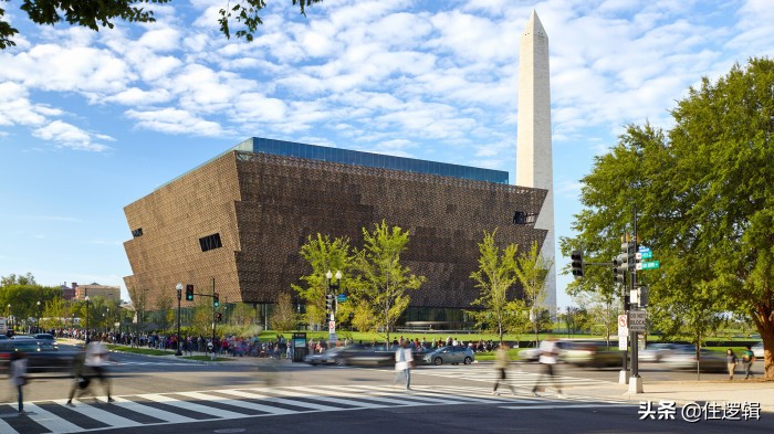 全球设计事件|LV绿了、北京机场方案火了、椅子变身“棺材”...