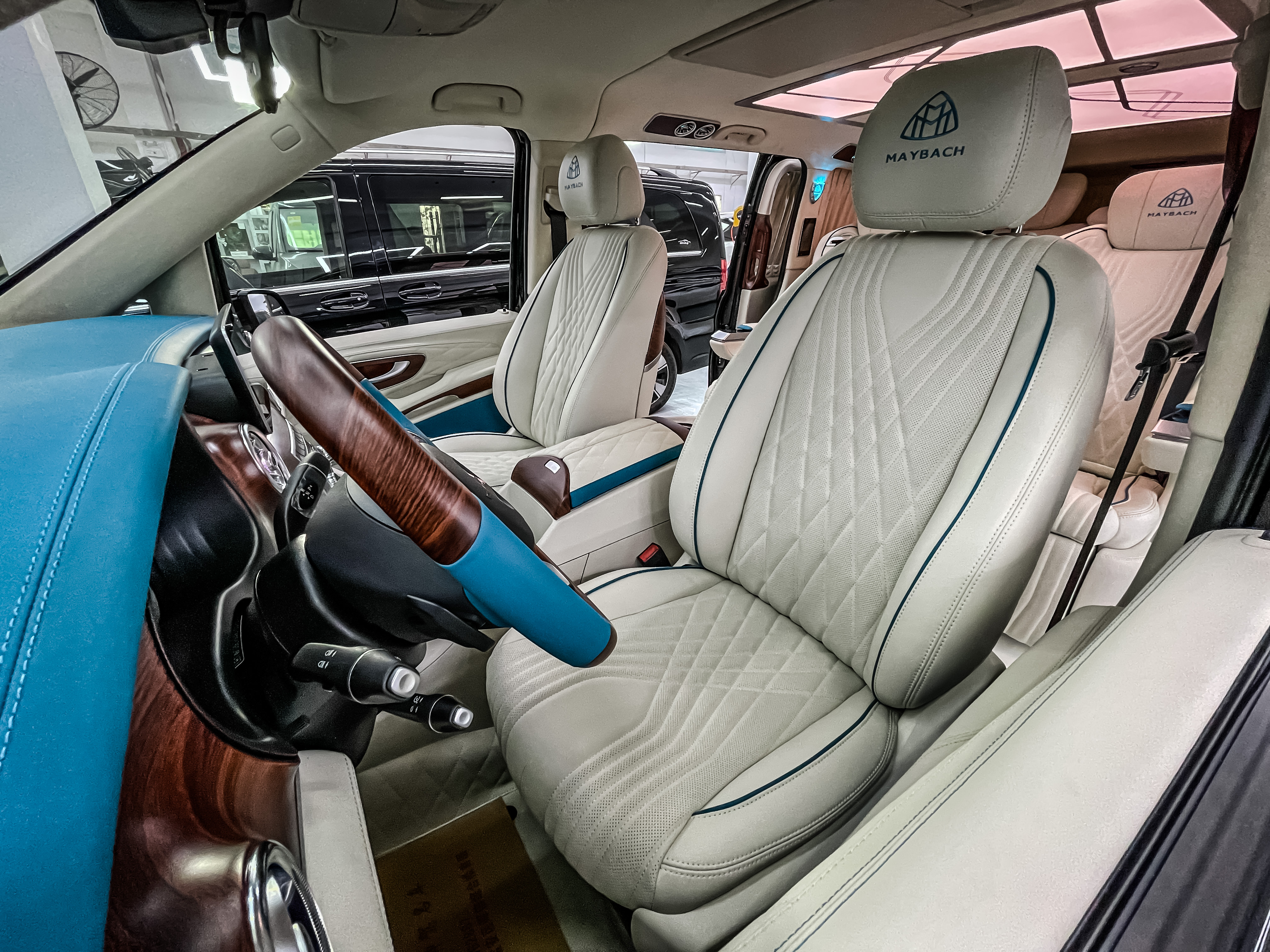 奔驰威霆改迈巴赫顶灯,沈阳威霆改装迈巴赫顶灯