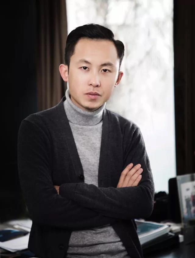 逆袭！85后小学毕业闯荡江湖，如今公司百亿激战万亿家居市场