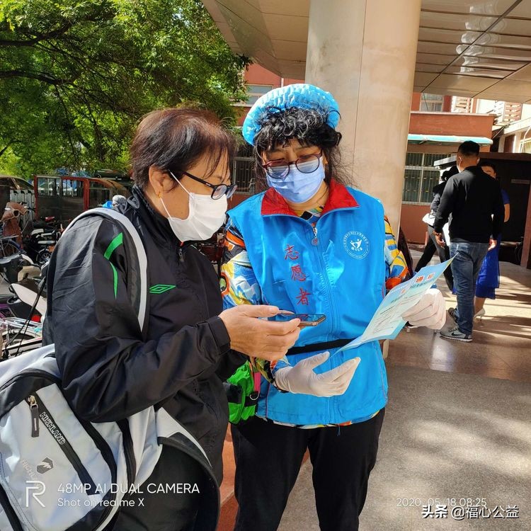 医院志愿者服务队,医院志愿者坚持上岗