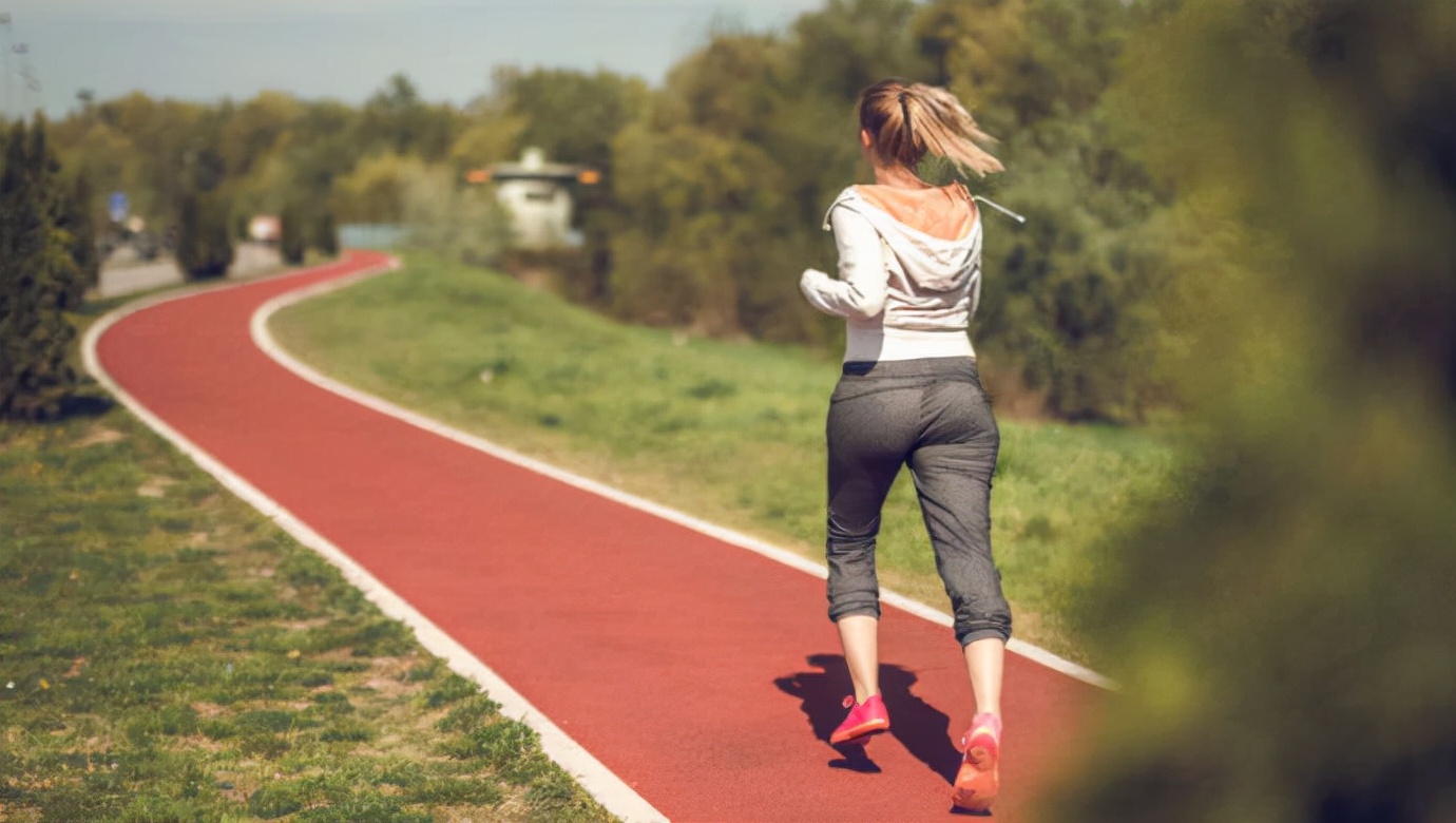 和走路一样的慢跑伤膝盖吗,走路和跑步哪个更伤膝盖