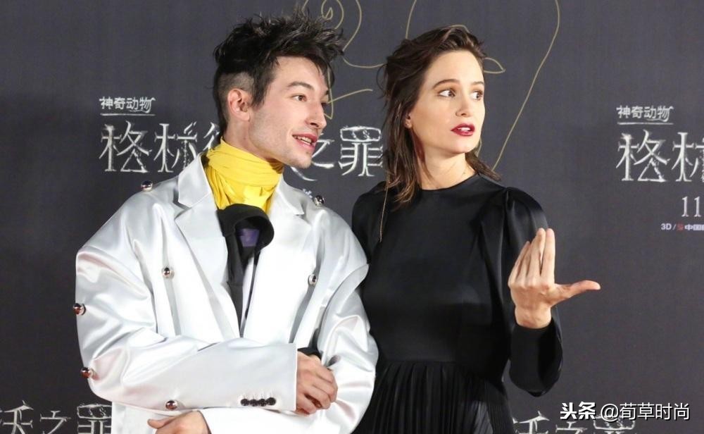 男人骚起来不管女人事!E妹踩高跟穿胸衣演绎性感,不料*袜丝**破了