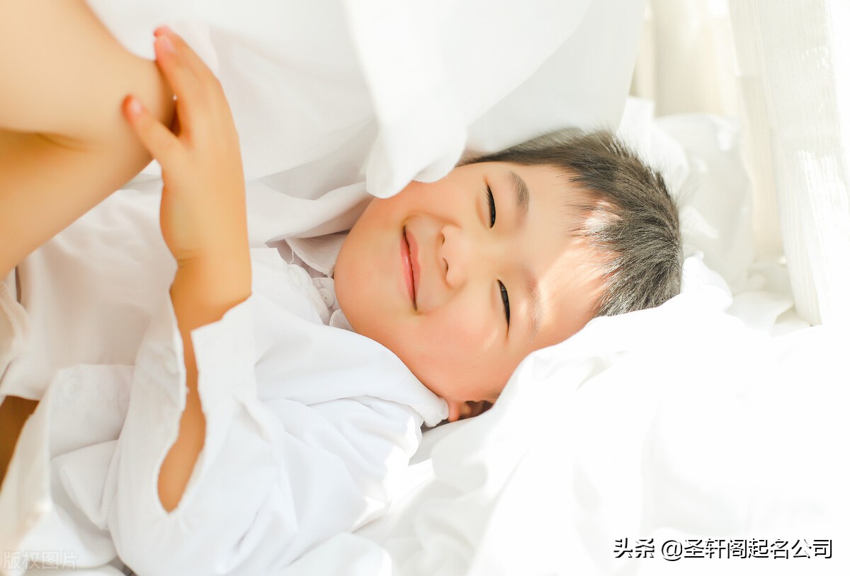 新生儿起名字男孩生辰八字起名,宝宝取名男孩平安健康