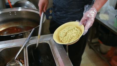 襄阳牛肉面从哪里传来的,一碗襄阳牛肉面唤醒襄阳一座城