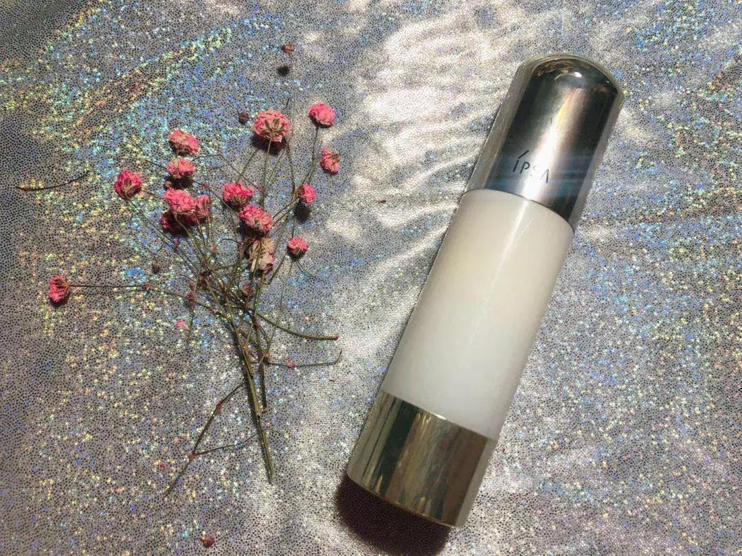 晚上睡觉前涂很多护肤品好吗,晚上必须睡前涂护肤品吗