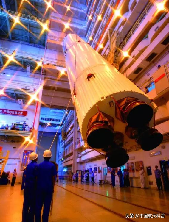 火箭是怎么站在发射台上的,火箭发射的高度