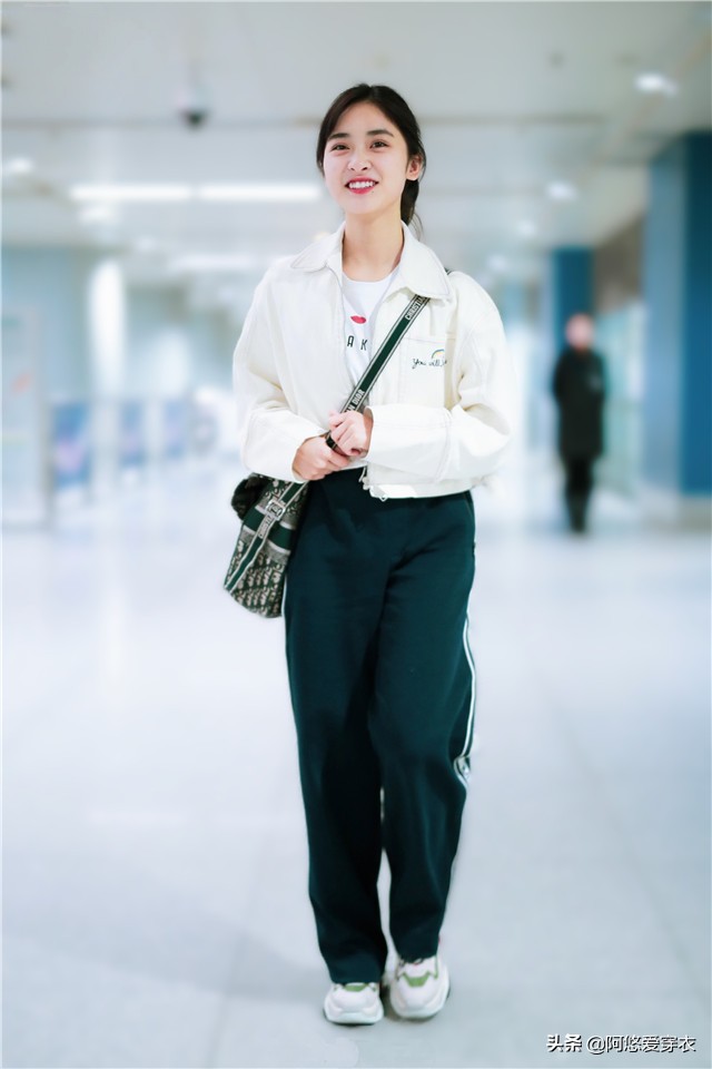 小个女生怎么穿更显高？快向王子文、沈月取经，会穿比例就是好