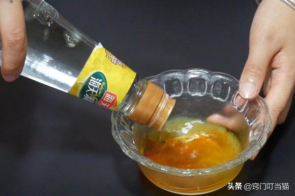 藿香正气水能和白醋一起泡吗,藿香正气水倒白醋里用途